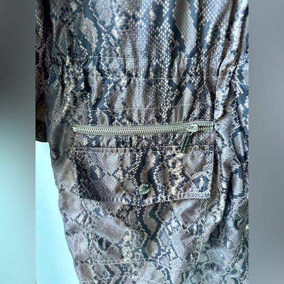 MICHAEL KORS WINDBREAKER JACKET, RAIN COAT, SNAKE PYTHON PRINT, PACKABLE size XL - Picture 7 of 13